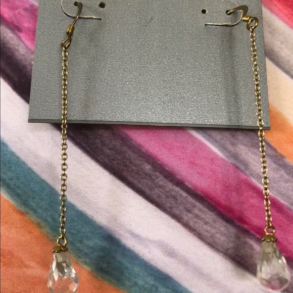 Swingy crystal drop earrings - Picture 6 of 7